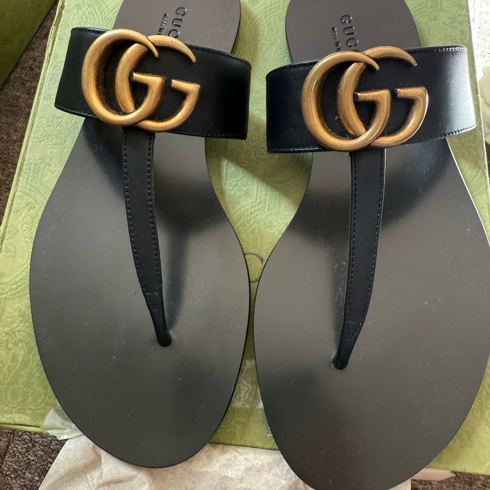 Women Gucci Black Leather Thong Sandals with Gold Double G size 35.5